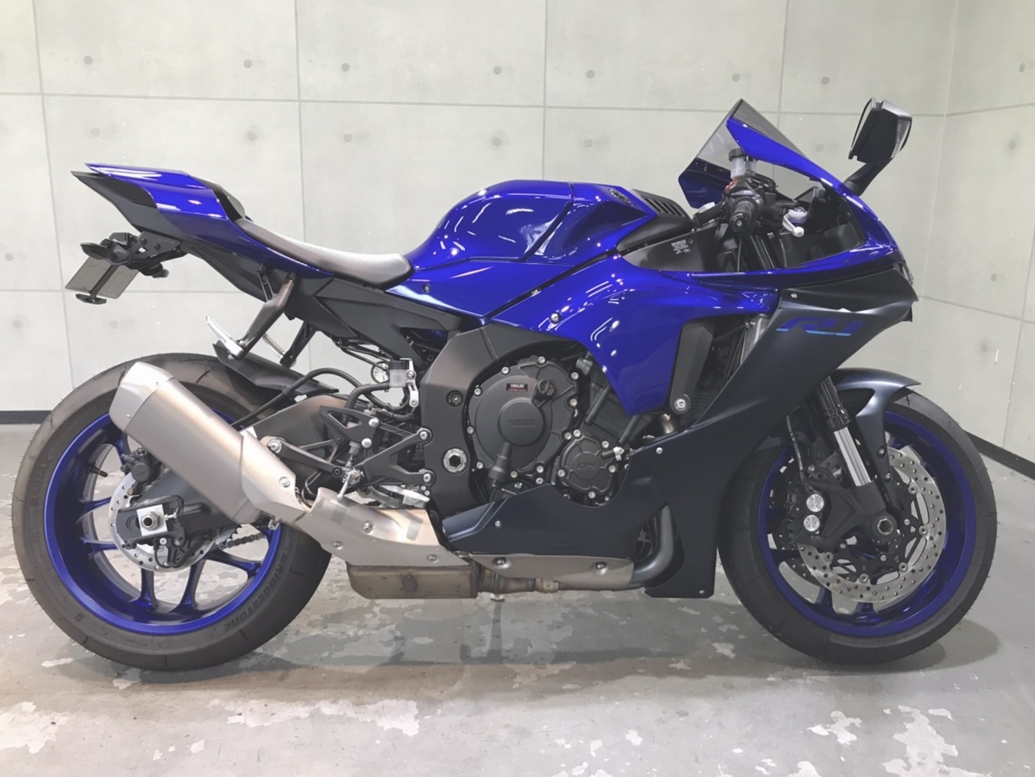 yzf-r1_1.jpg