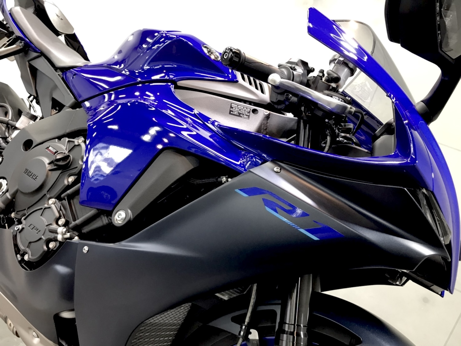 yzf-r1_7.jpg