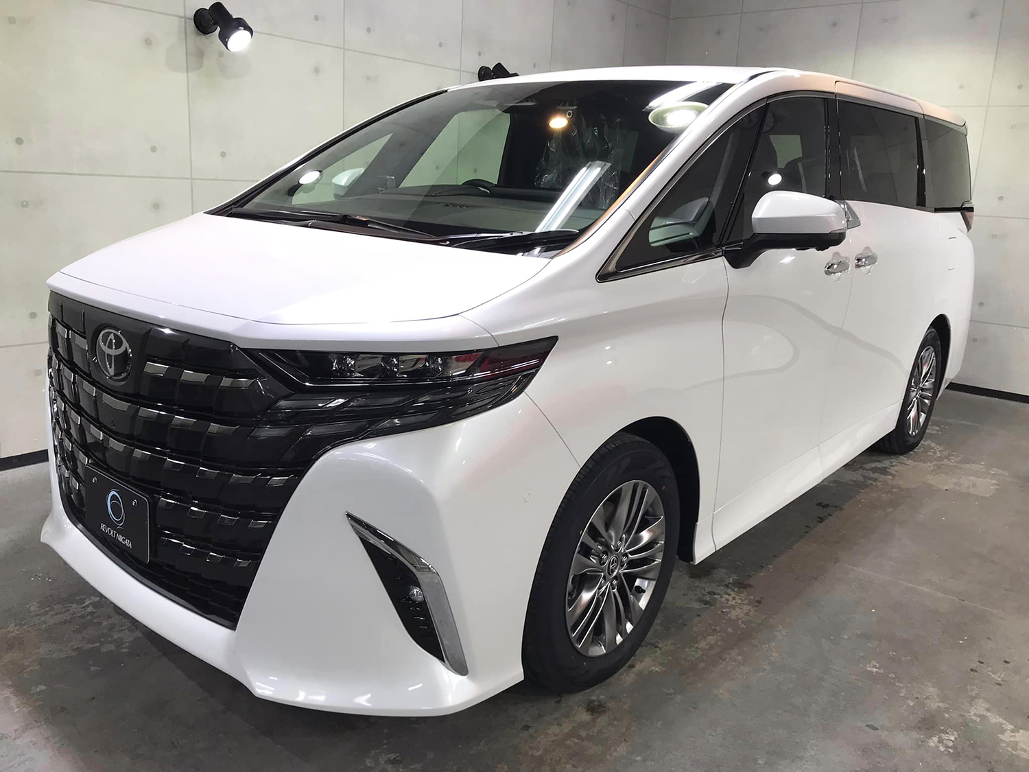 alphard_8.jpg