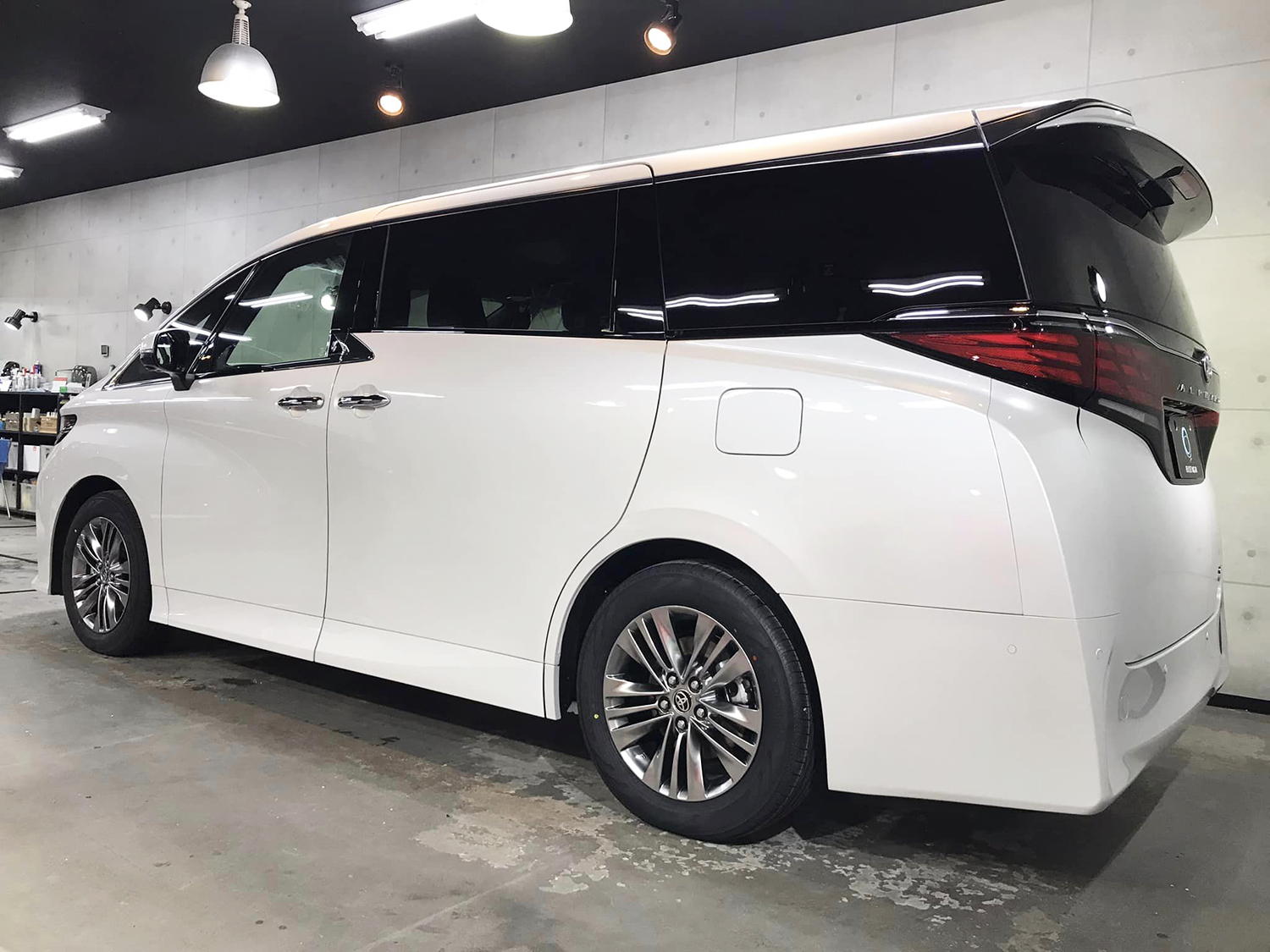 alphard_9.jpg