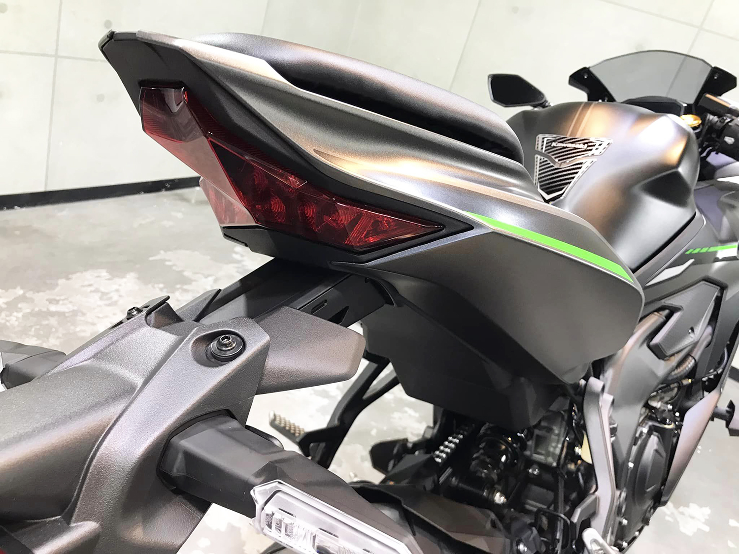 kawasakizx-11.jpg