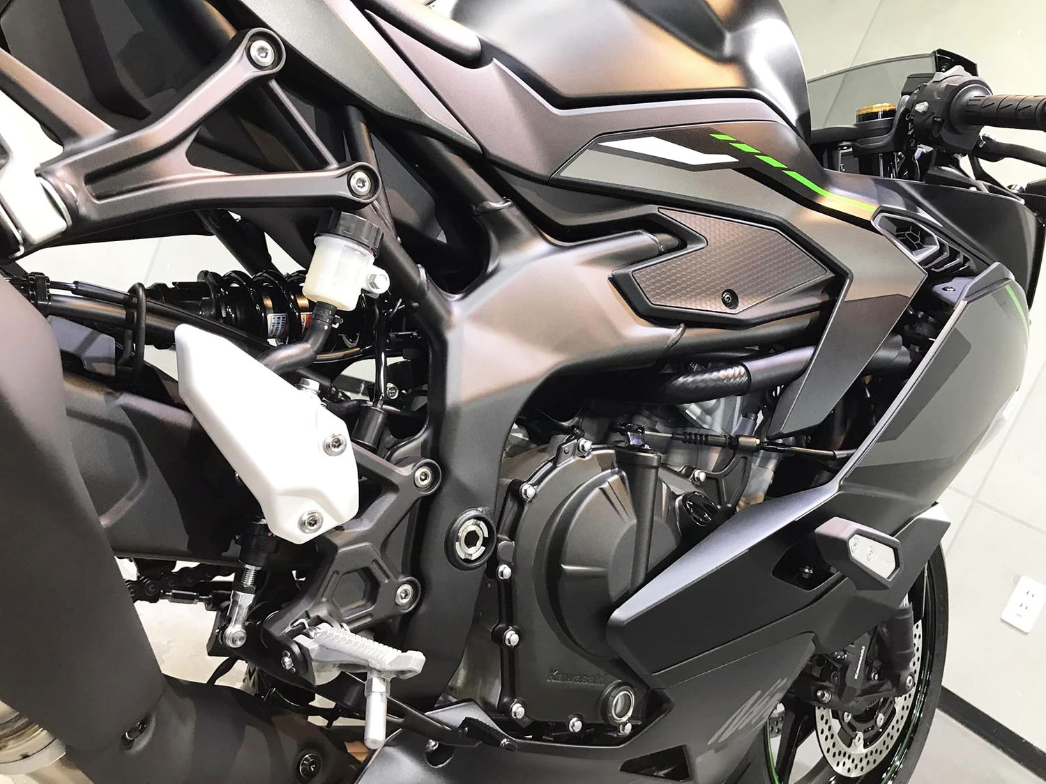 kawasakizx-14.jpg