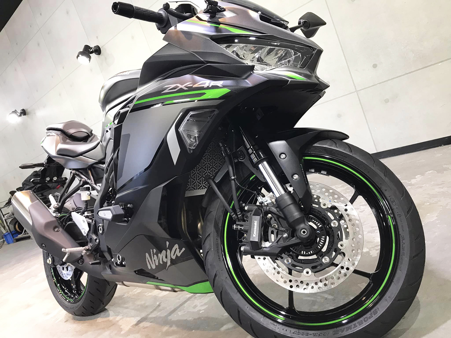 kawasakizx-9.jpg