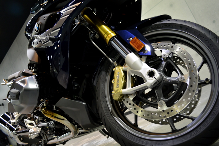 r1250rs-08.jpg