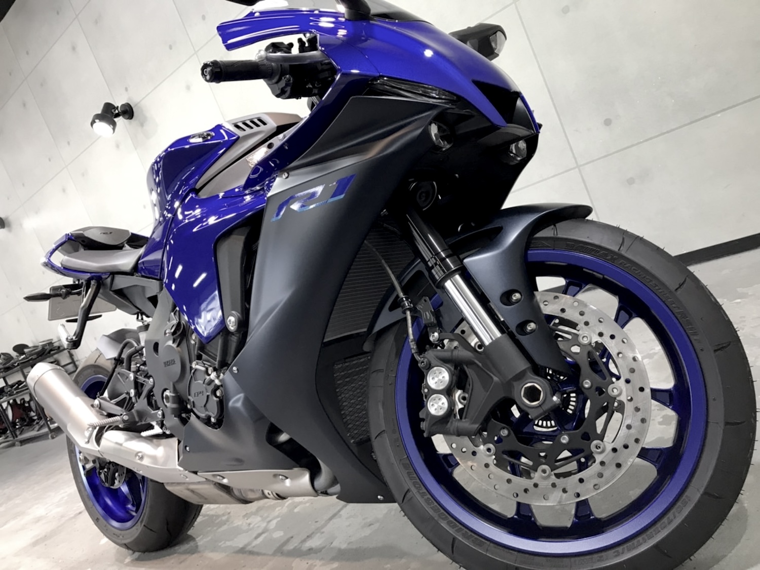 yzf-r1_3.jpg